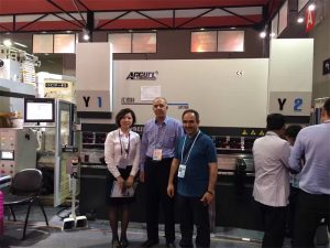 د خټکي خټکي پیرودونکي زموږ نندارتون ته ځي