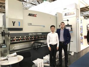 د پولنډ پیرودونکي زموږ نندارتون ته ځي