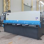 د هايډروليک شات فلزي ګيليوټين د ماشين تخته لپاره د سي سي سي کڅوړه، د فلزي ګنډلو ماشين